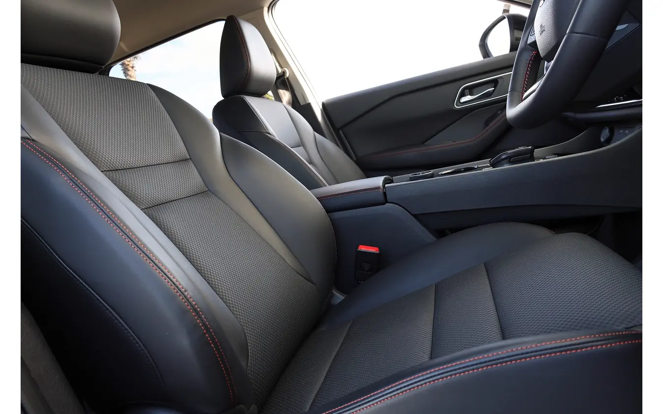 日産エクストレイル”ROCK CREEK“の魅力を人気インフルエンサー・あずあずが語る！