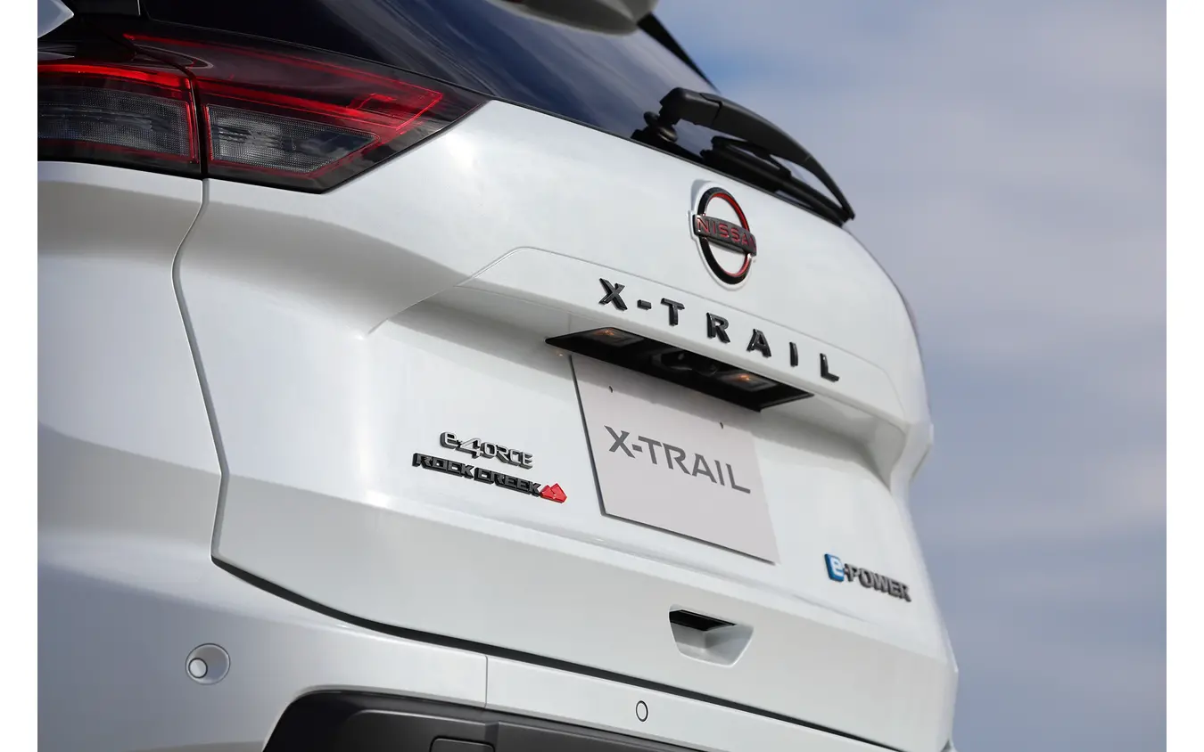 日産エクストレイル”ROCK CREEK“の魅力を人気インフルエンサー・あずあずが語る！