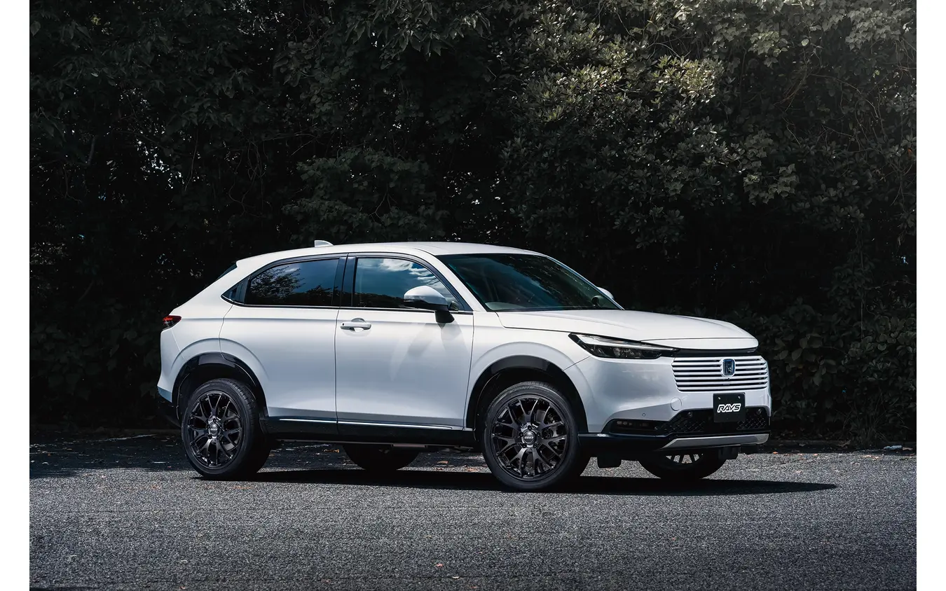 レイズ RSS HOMURA 2×7FA-C（グロッシーブラック）× ホンダ ヴェゼル