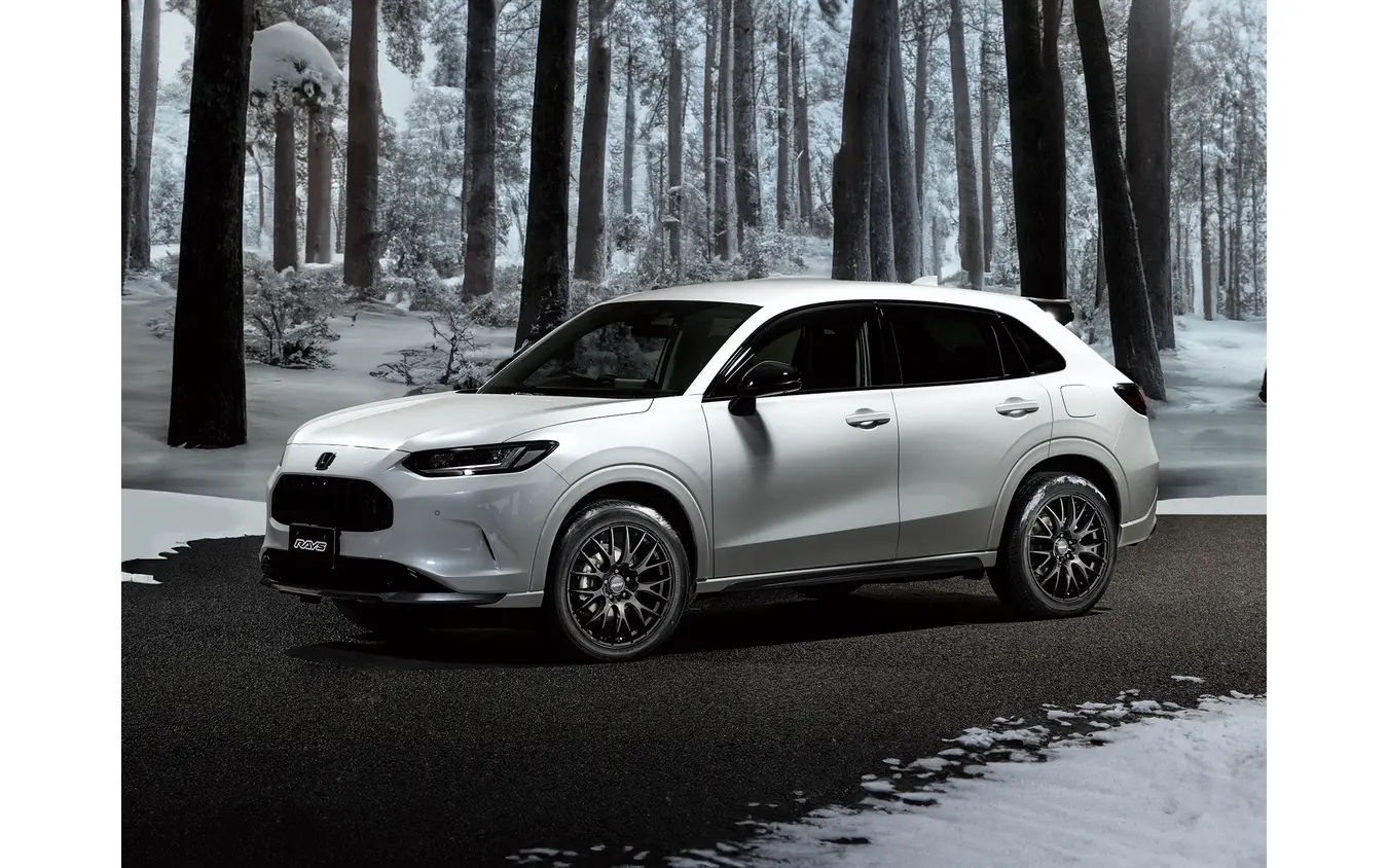 レイズ RSS HOMURA 2×9Plus（グロッシーブラック）× ホンダ ZR-V