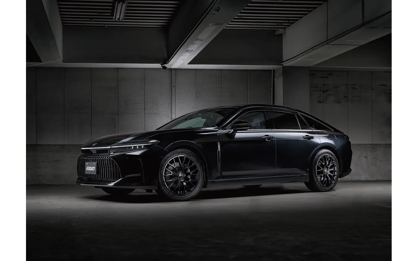 レイズ RSS HOMURA 2×9R（グロッシーブラック）× トヨタ クラウンセダン