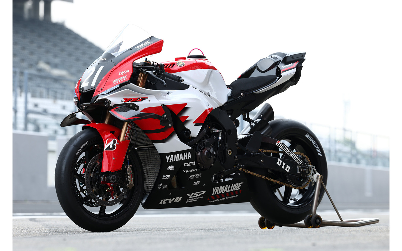 70周年記念カラーのヤマハ YZF-R1