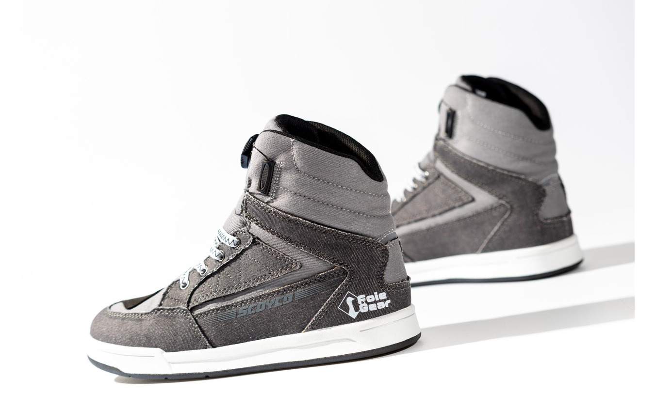 バイク系YouTuber「フォアグラ」氏の「FoieGear」ブランドとコラボしたSCOYCO『MT107WP』