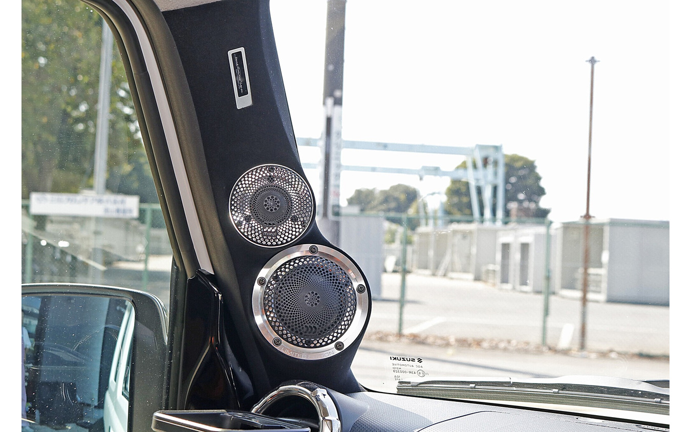 Aピラーにはモレルのツイーター・ピッコロII（スプリーモ602）とミッドレンジであるイレイト・カーボンMW3をビルトイン。