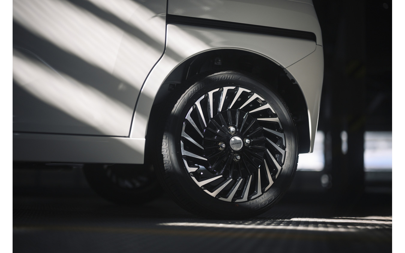 日産『ルークス AUTECH LINE』