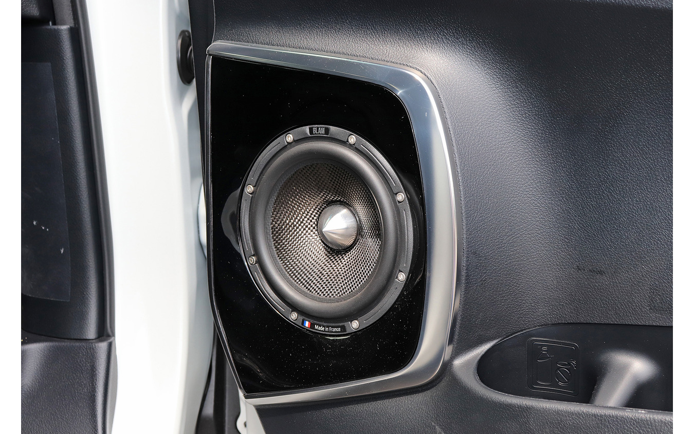 『サウンドカーペンター』（愛媛県東温市）にて製作されたオーディオカーの一例。