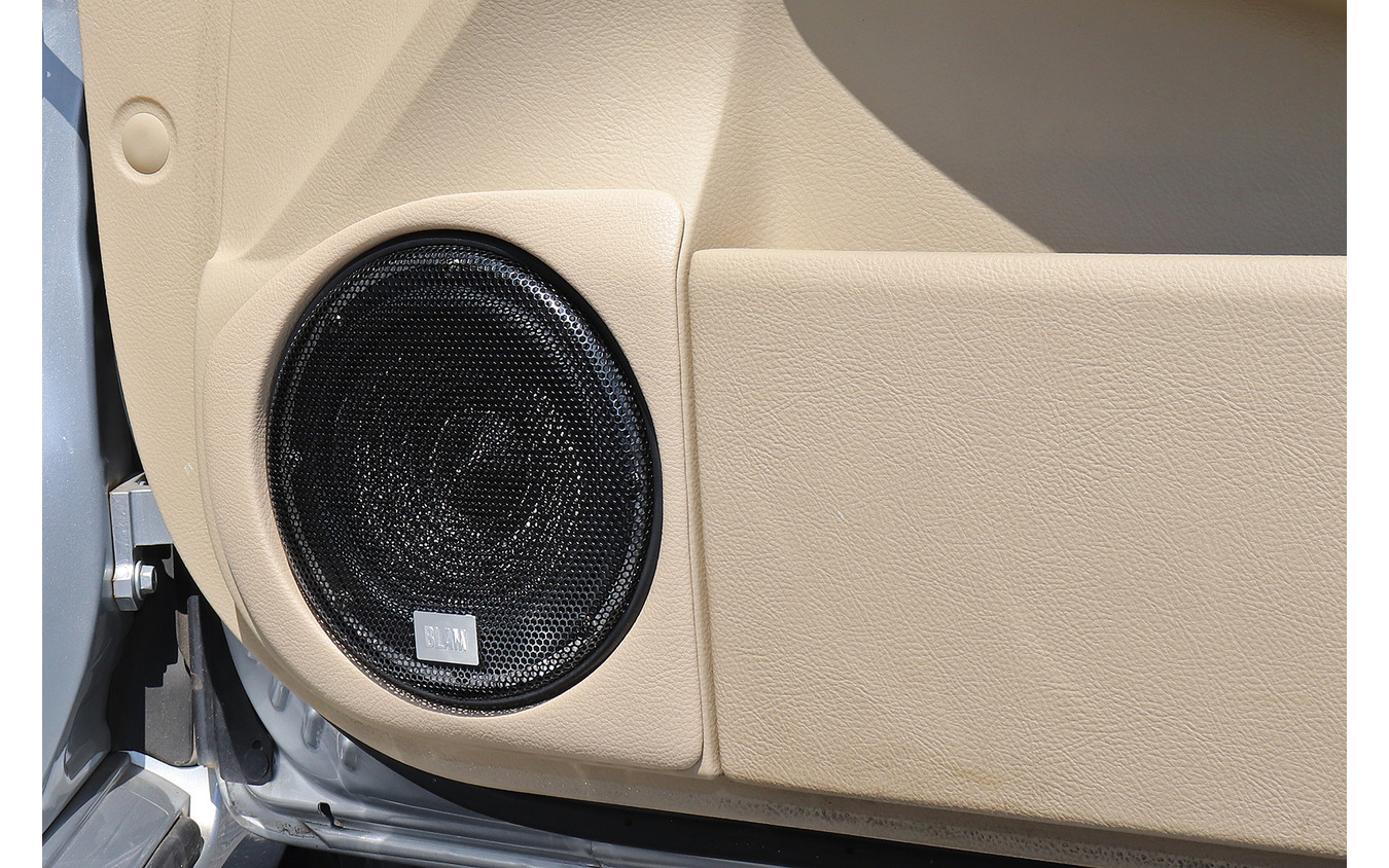 「カーオーディオ・プロショップ」にて製作されたオーディオカーの一例（製作ショップ：ピットハウスコスギ＜香川県＞）。