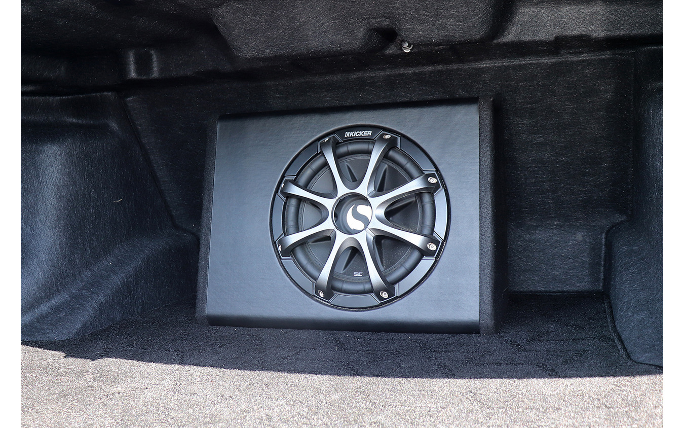 「カーオーディオ・プロショップ」にて製作されたオーディオカーの一例（製作ショップ：ピットハウスコスギ＜香川県＞）。