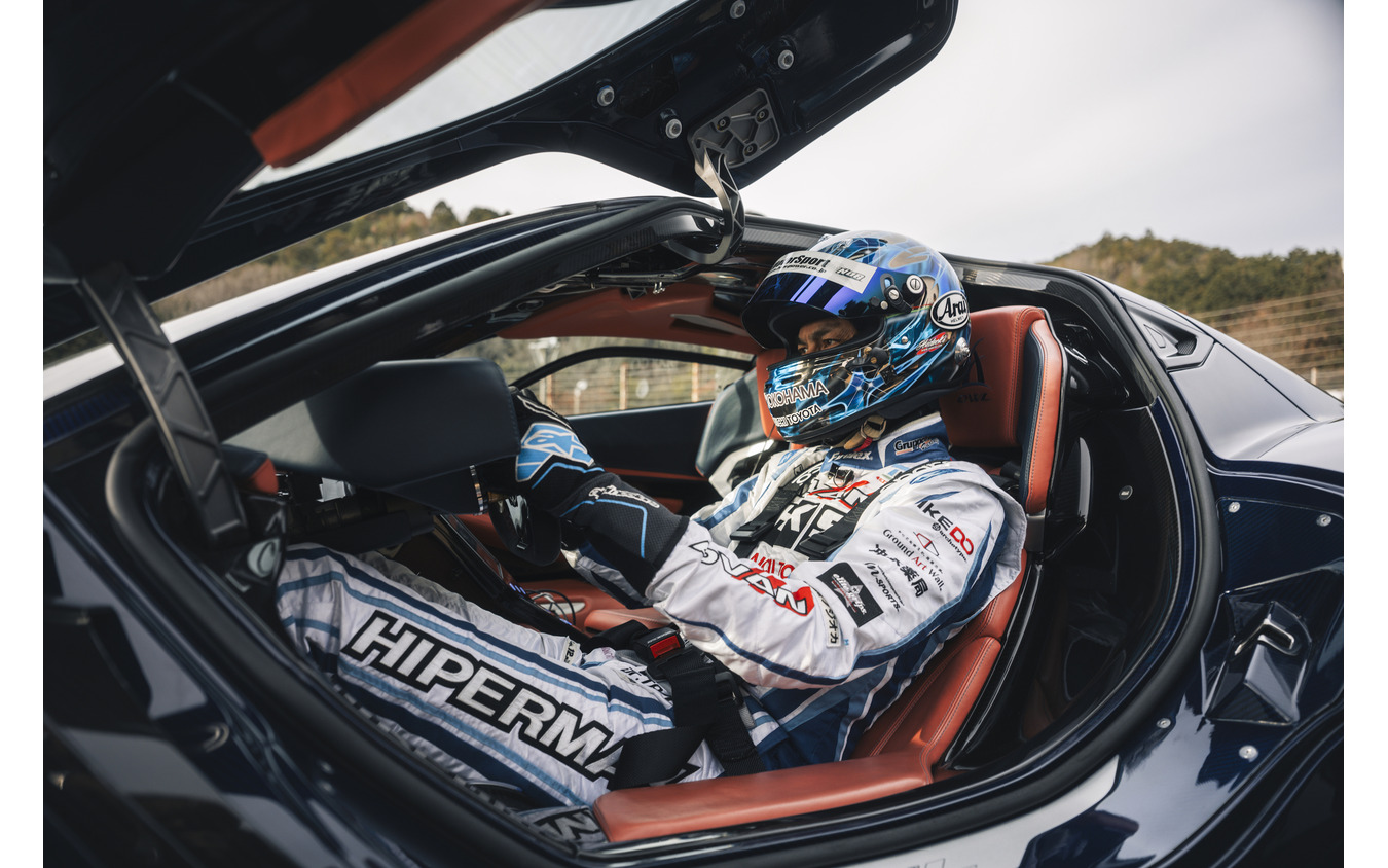 レーシングドライバー 谷口 信輝氏