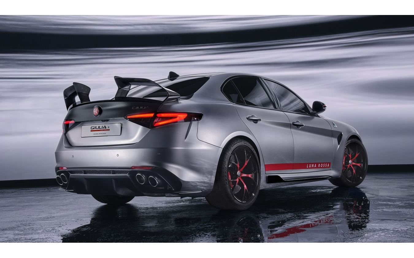 アルファロメオ『ジュリア クアドリフォリオ』の「ルナロッサ」