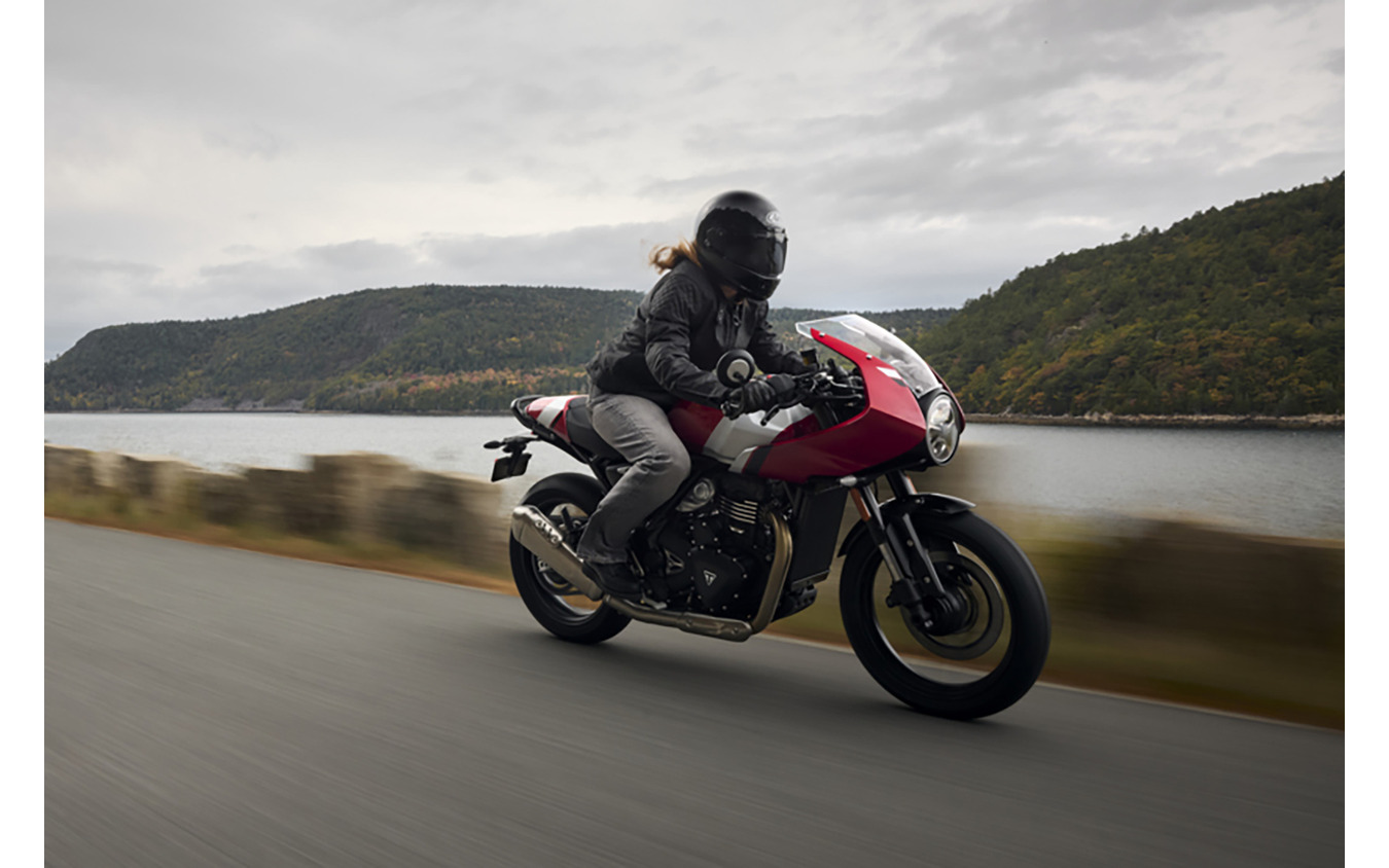 トライアンフ スラクストン400