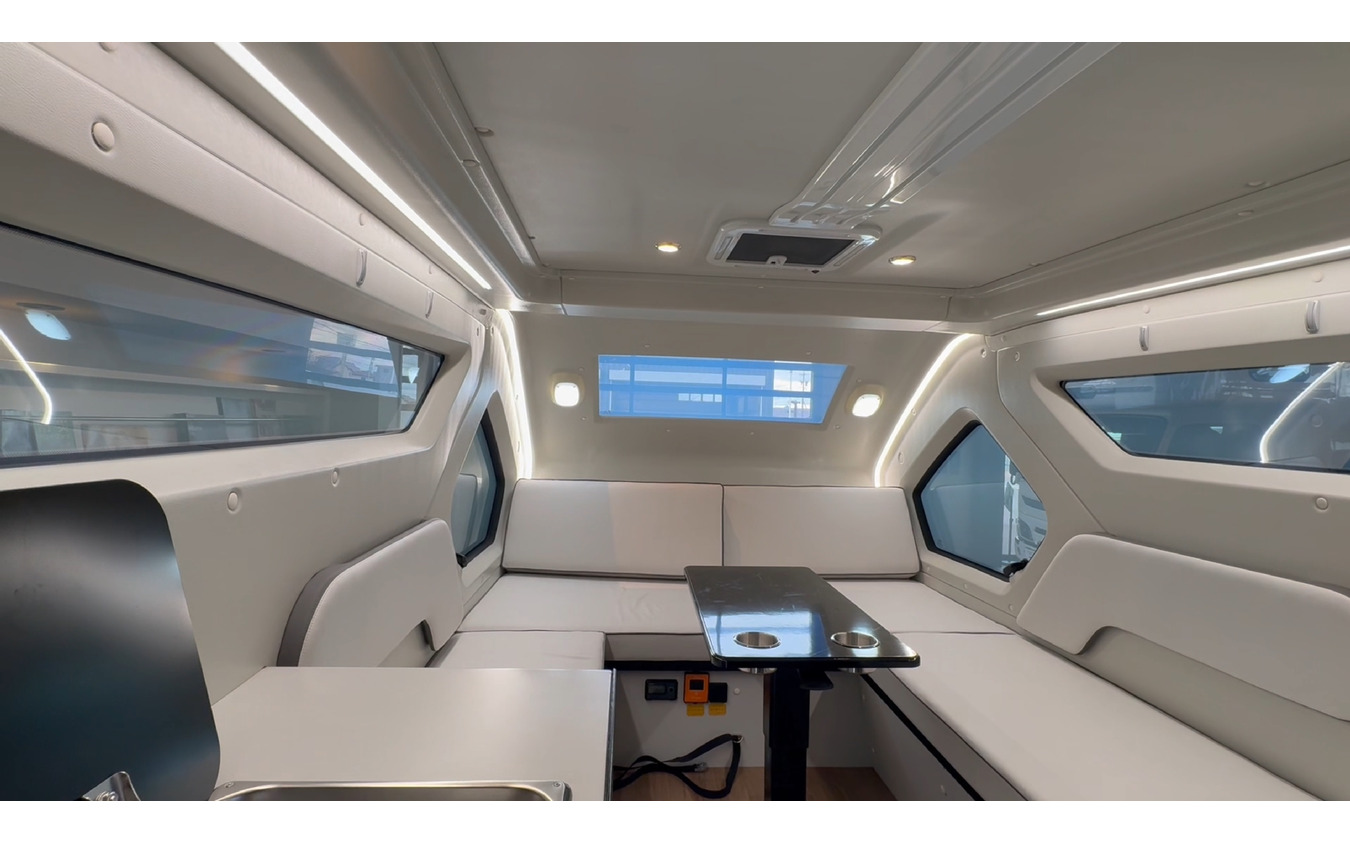 新型キャンピングトレーラー「Aquila360N(アキュラ360N)」