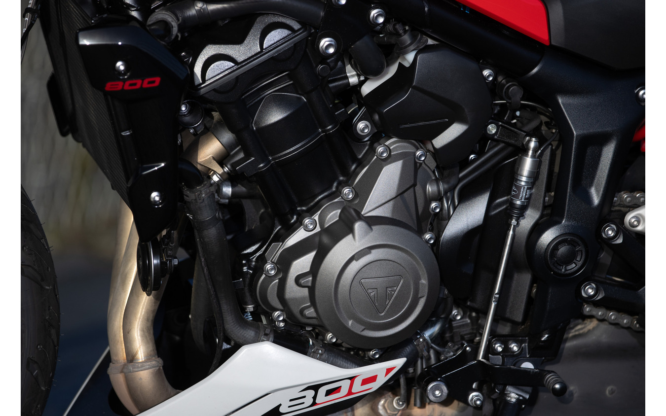 
            トライアンフ トライデント800          