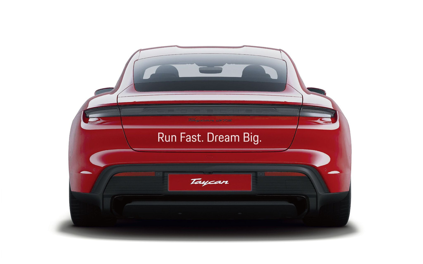 ポルシェ タイカンGTS（先導車）