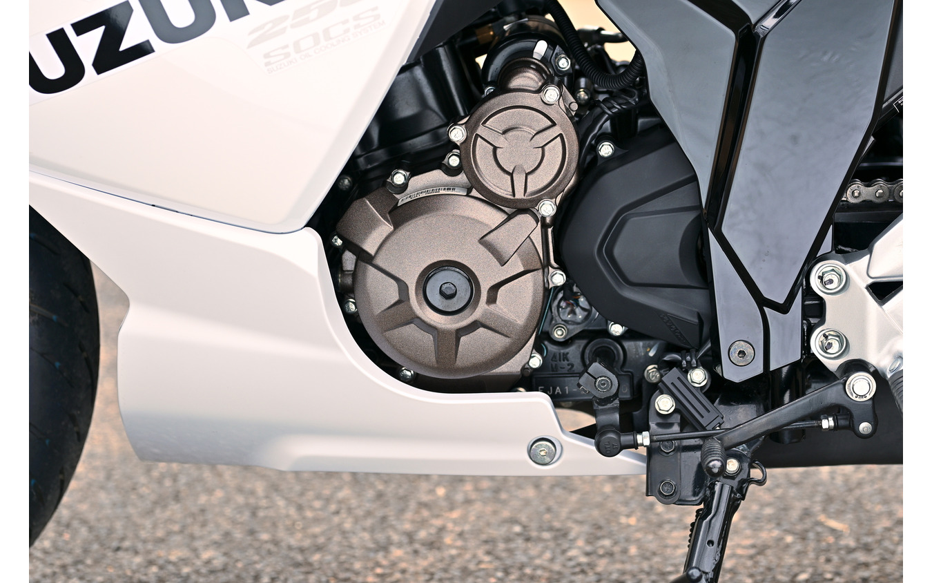 スズキ ジクサーSF250の250cc 油冷シングルSOHCエンジン