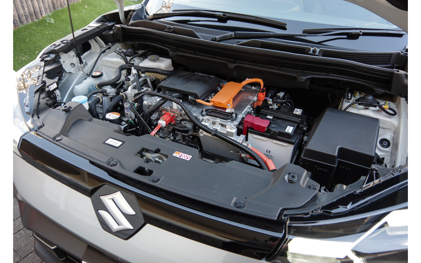 
            スズキ eビターラ（Z 4WD）          