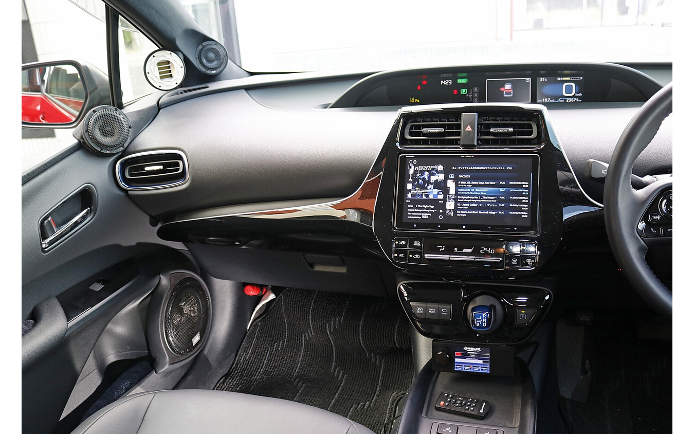 コクピットにはオーナーお気に入りのブラムのシグネチャー・マルチックス・バレルの4ウェイがインストールされる。