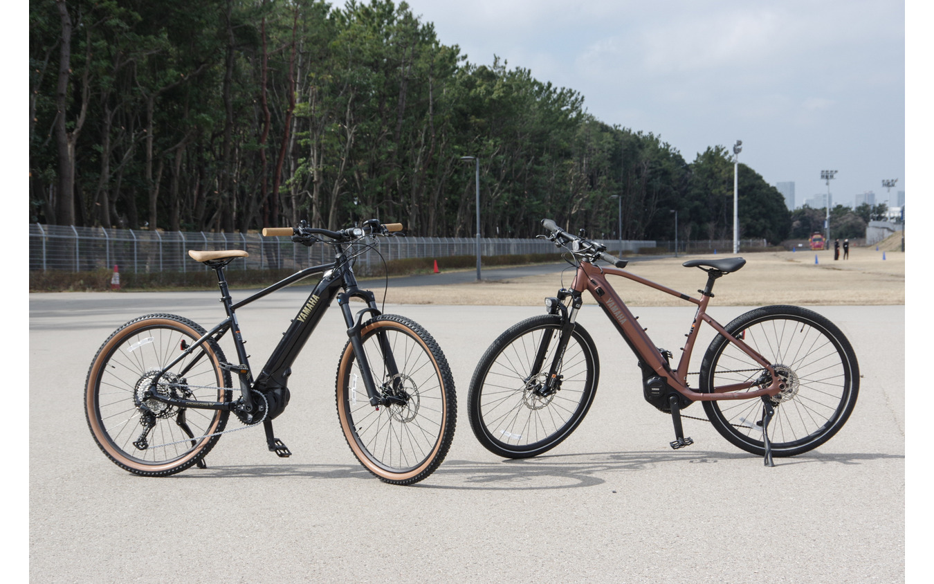 ヤマハ CROSSCORE RV（左）とCROSSCORE RC（右）