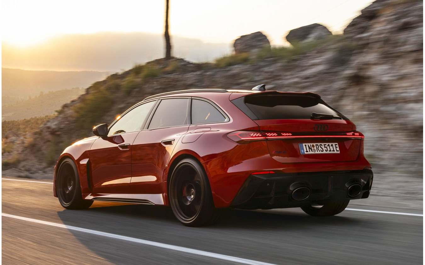 アウディRS 5 アバント新型