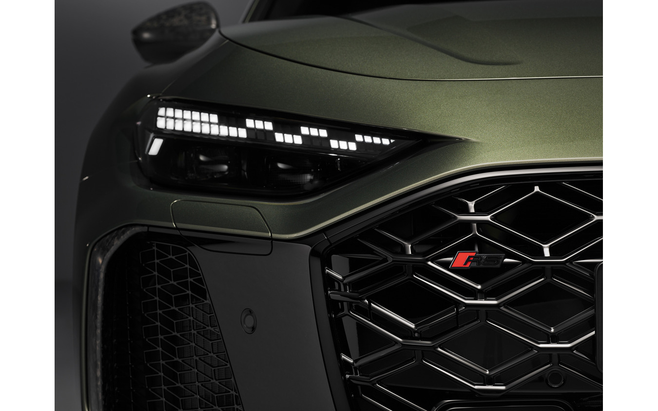 アウディRS 5 セダン新型