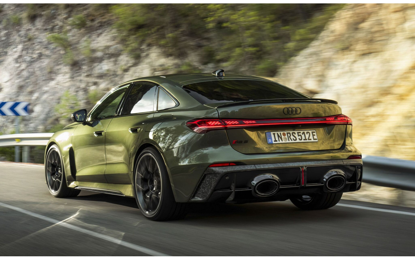 アウディRS 5 セダン新型