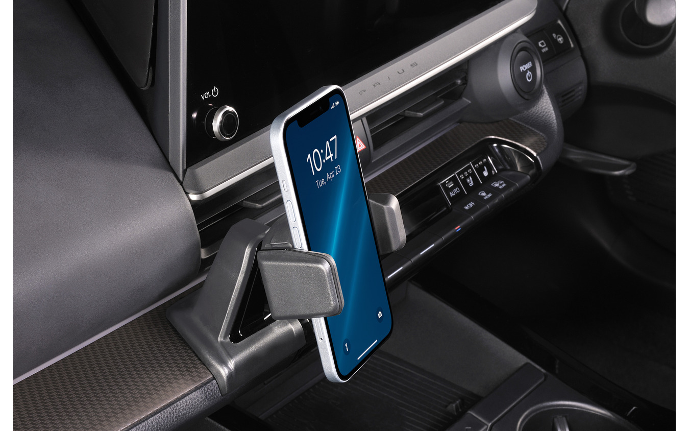 カーメイト“まるで純正”シリーズの60系『プリウス』専用設計スマホホルダー