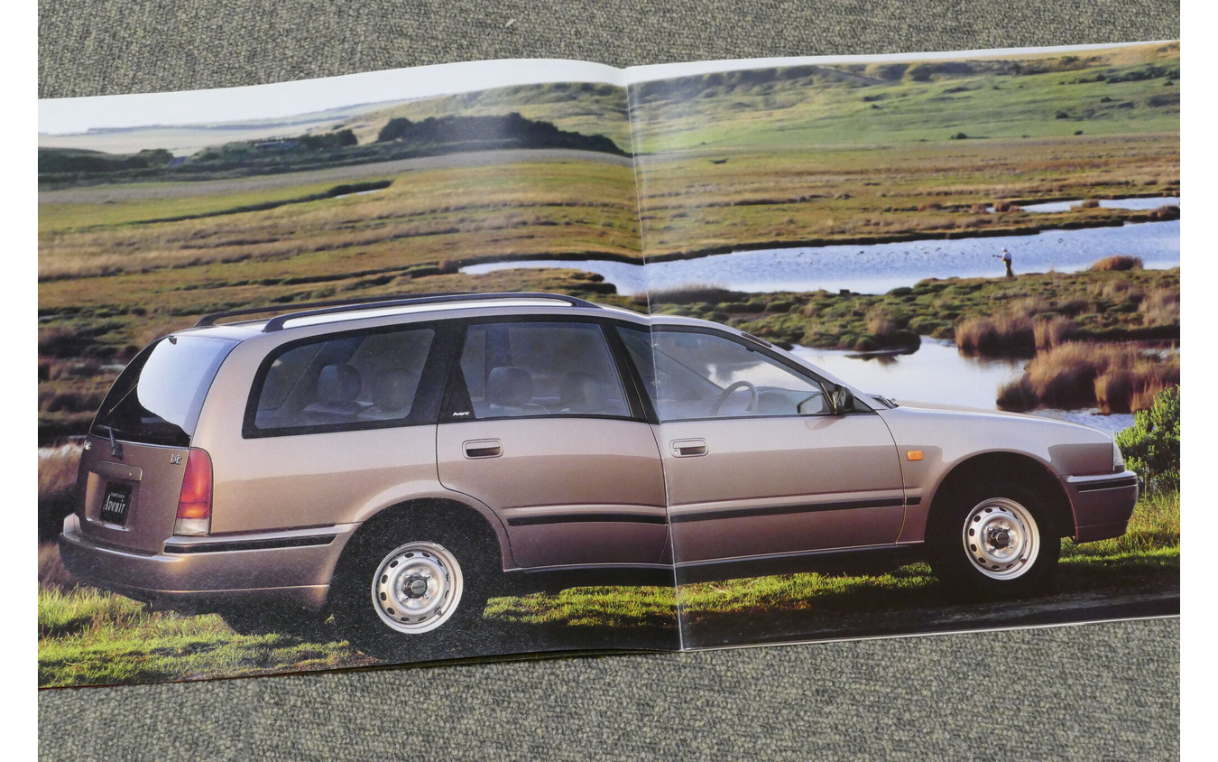 日産 アベニール 当時のカタログ