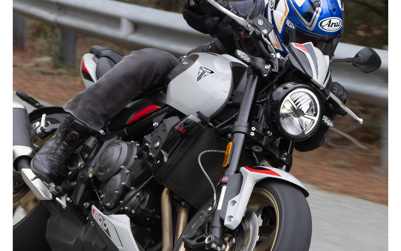 トライアンフ トライデント800