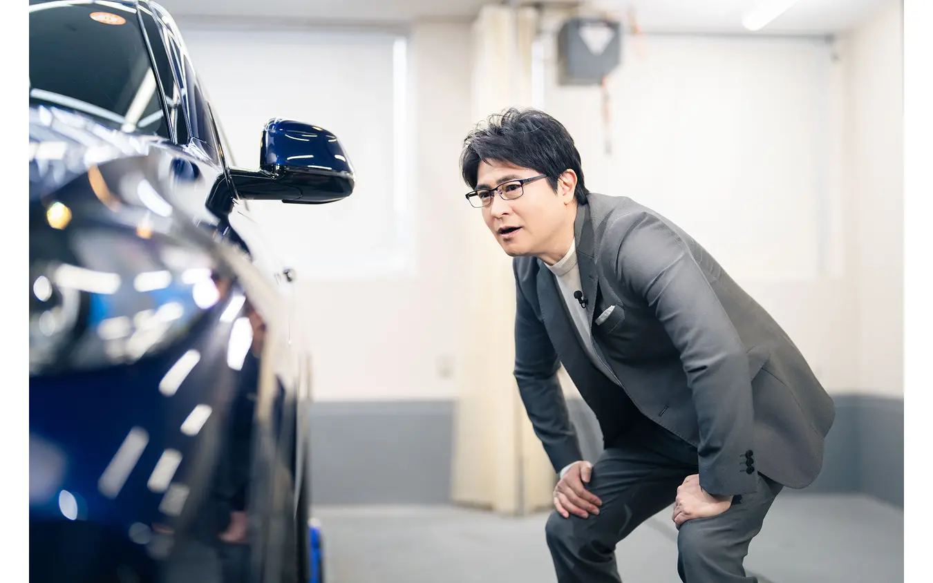 細部の仕上がりまでを堪能する安東氏