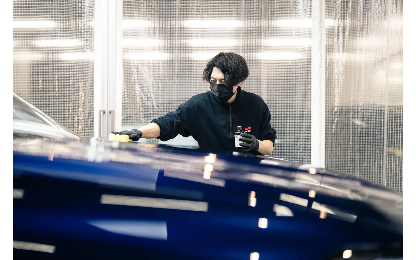 G’ZOX 『ハイモース コート ヴェリス』はプライマーとトップコートの化学反応によって驚きの艶と超高硬度を発揮する