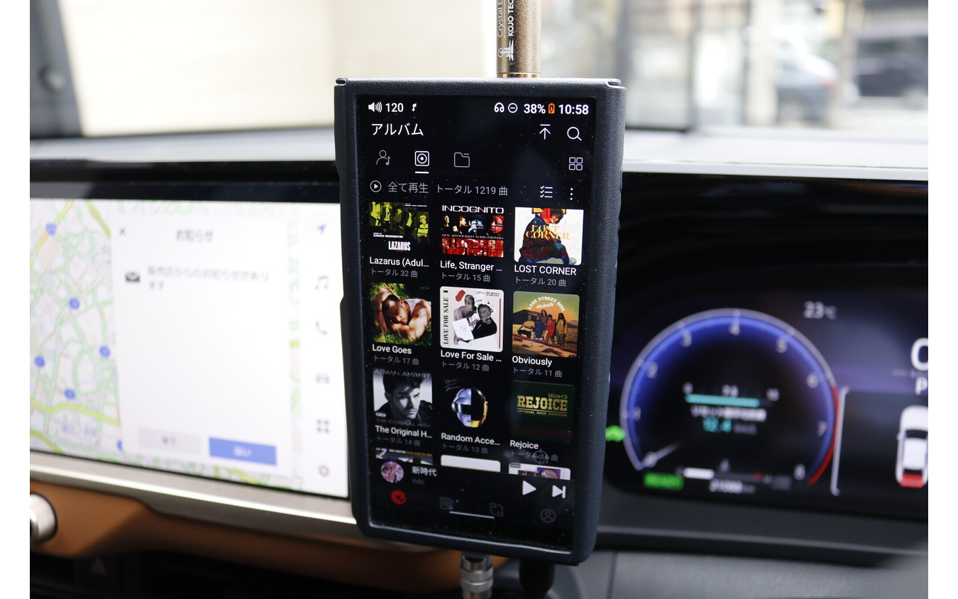 オーディオプレイヤーに用いるのはFiioのM15S。ハイエンドなシステムに似つかわしい高精度な再生を可能にするDAPとなった。