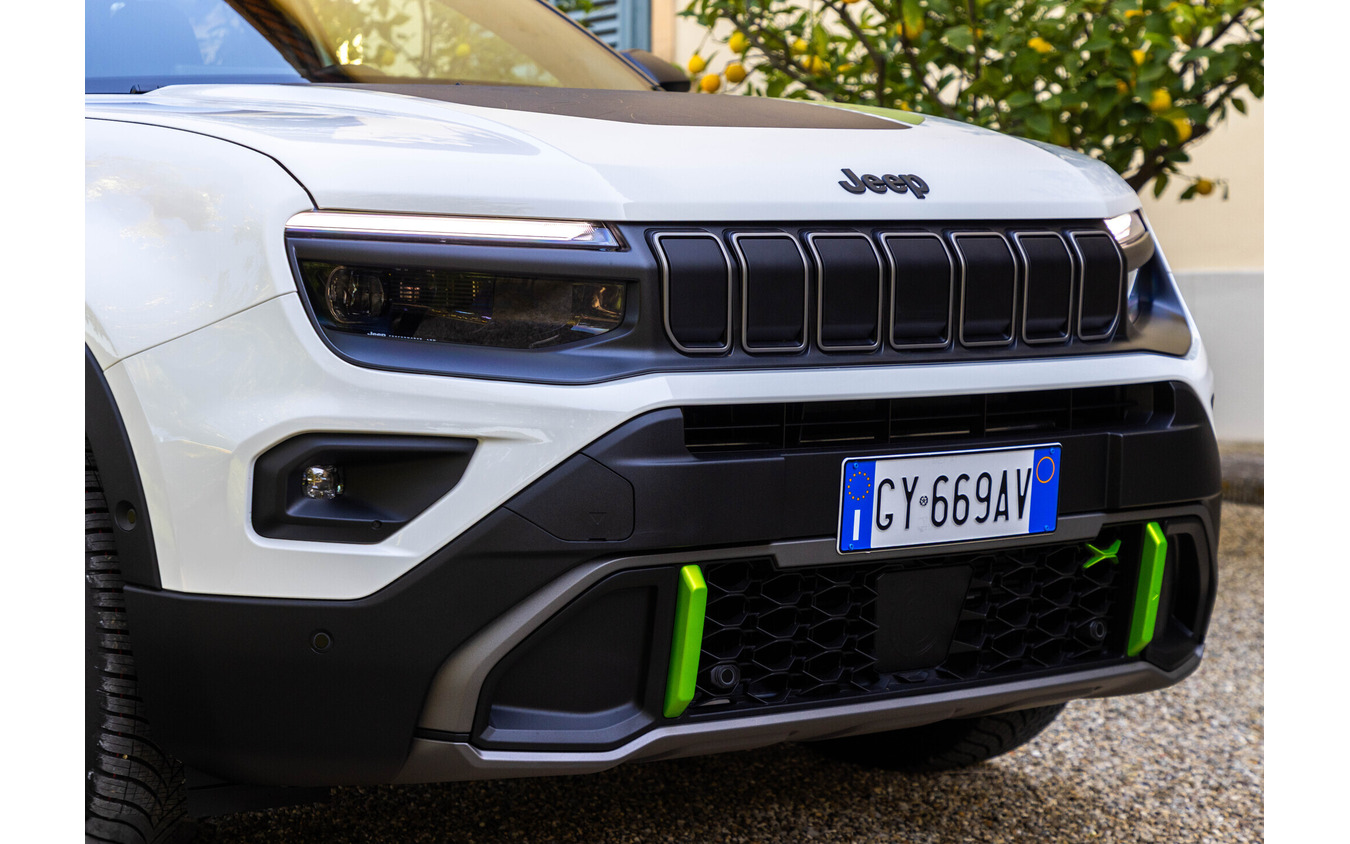 ジープ・アベンジャー 4xe