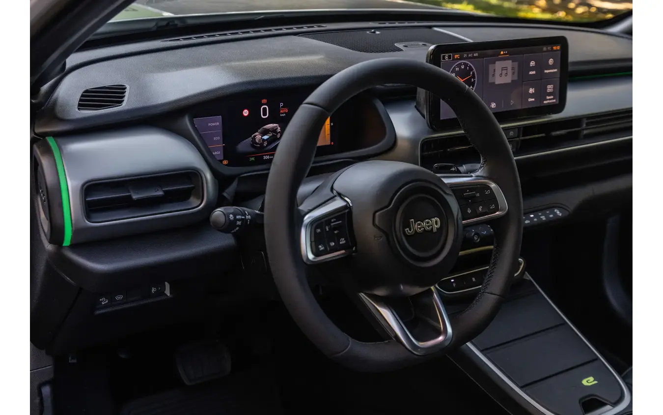 ジープ・アベンジャー 4xe