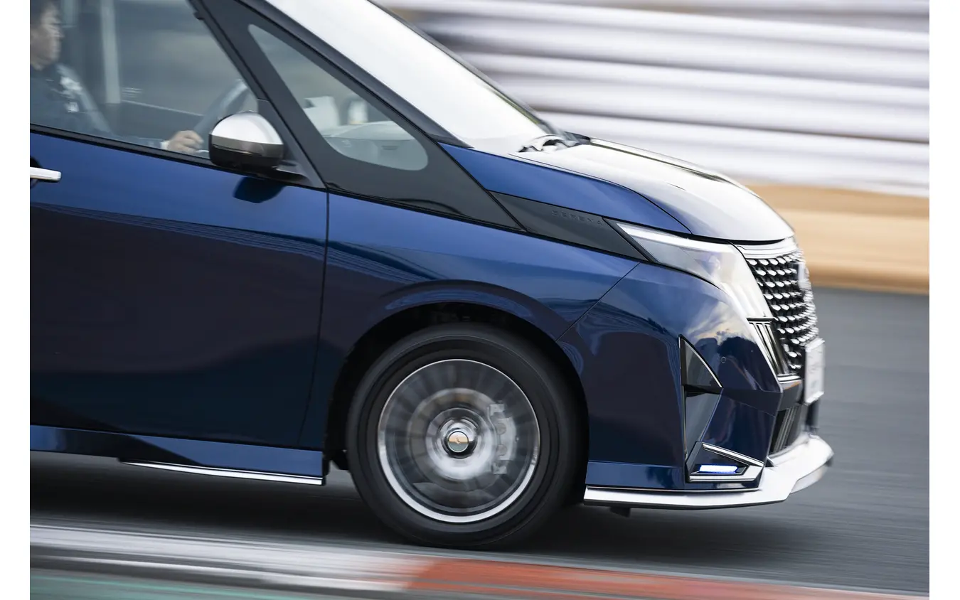 日産『セレナ AUTECH SPORTS SPEC』