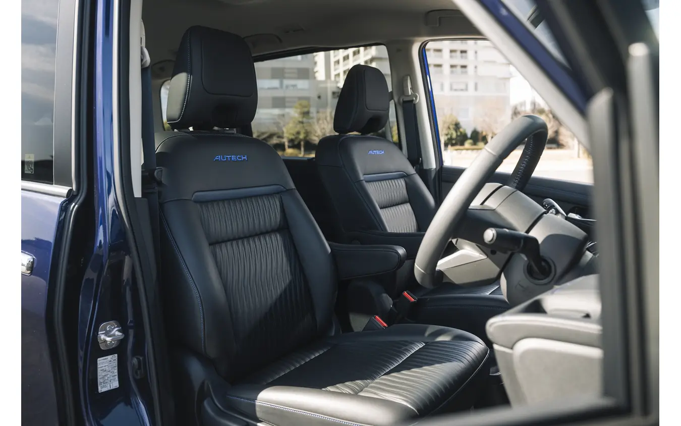 日産『セレナ AUTECH SPORTS SPEC』