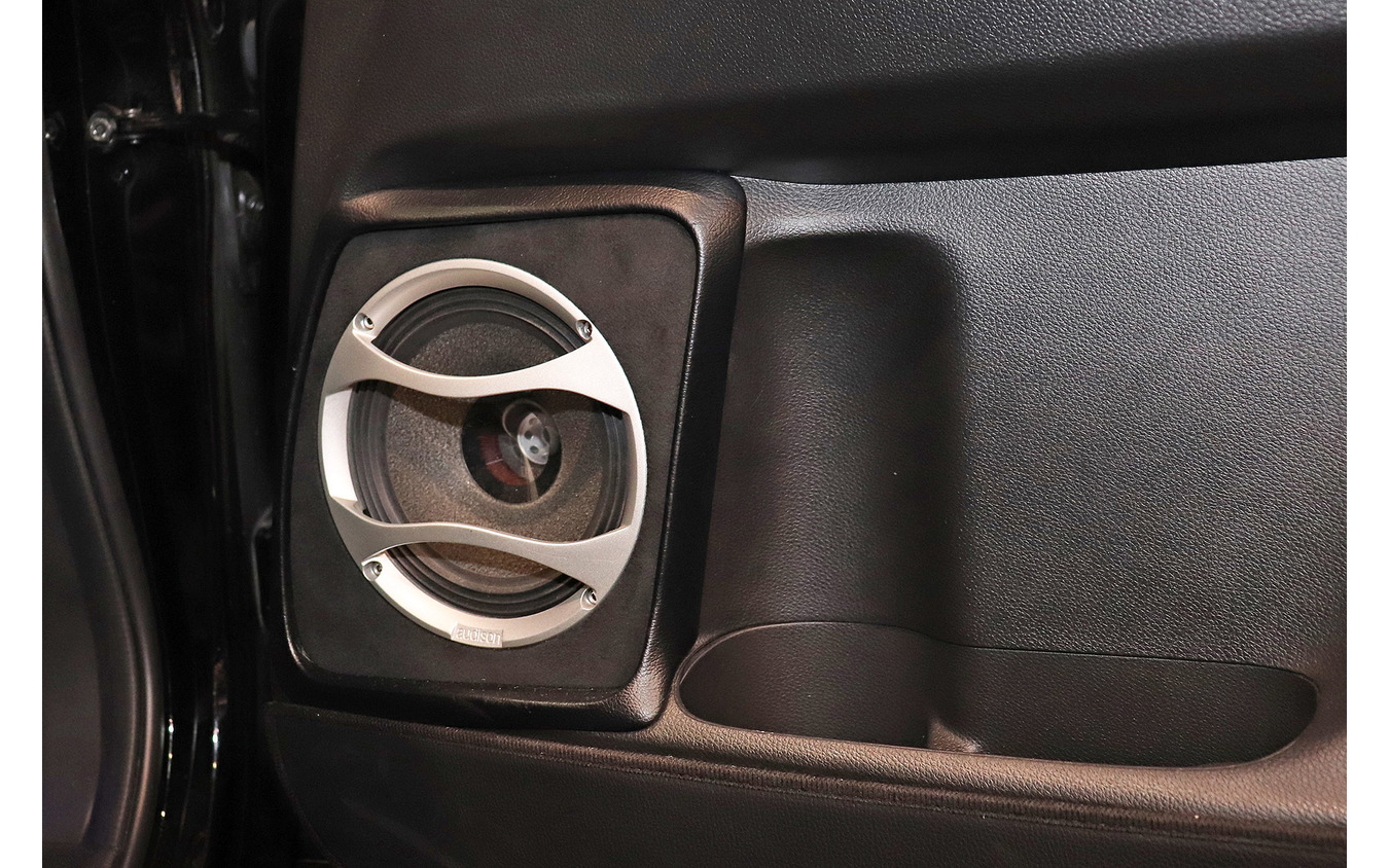 『カーファイ』（神奈川県川崎市）にて製作されたオーディオカーの一例。