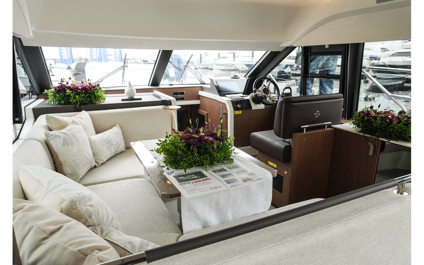 ヤマハ発動機が輸入販売をおこなう新型高級クルーザー「PRESTIGE F4.3」