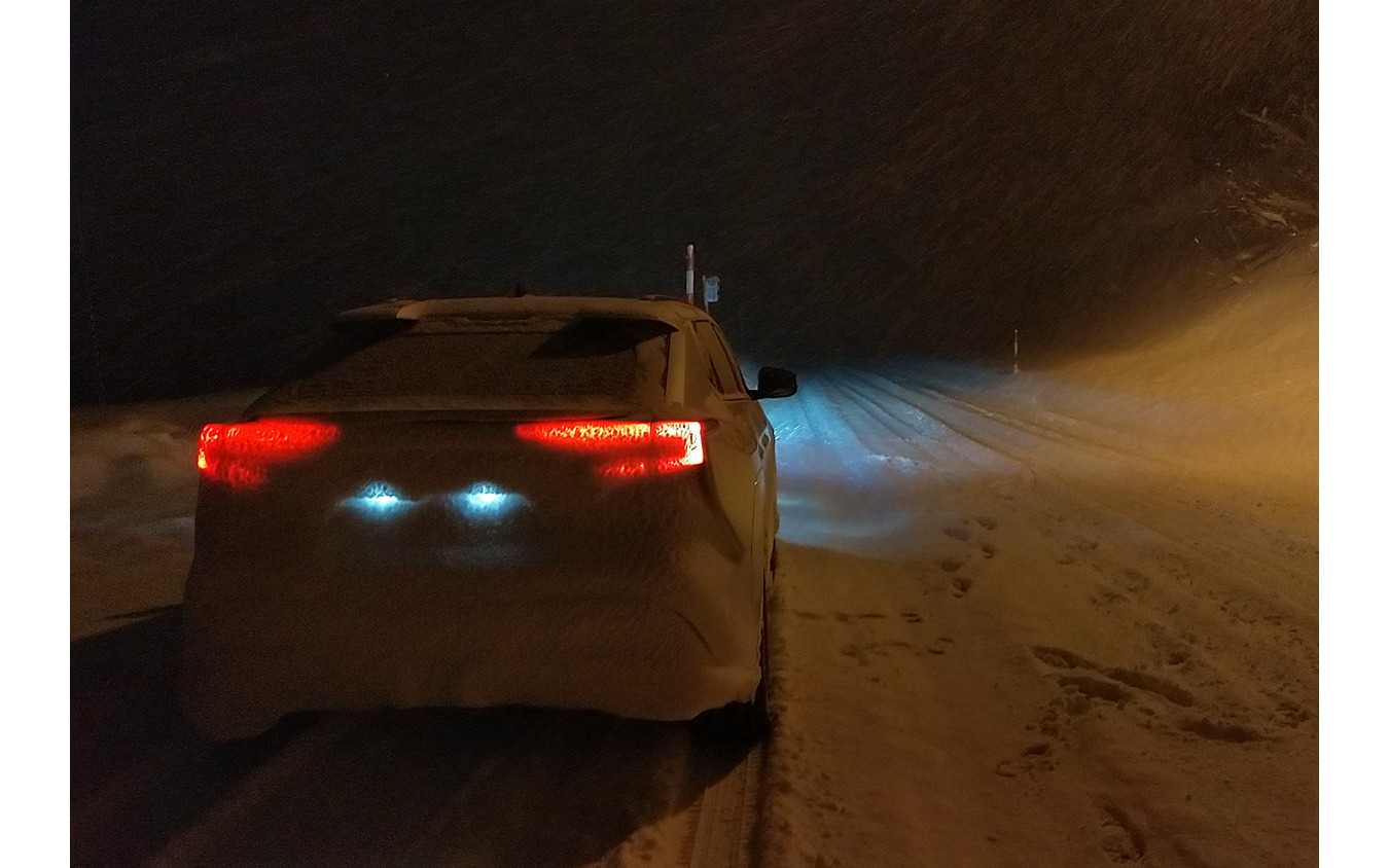国道113号新潟・荒川胎内～山形・米沢間にて。この日は大型車の通行量が少なかったこともあり、バージンスノー区間が多かった