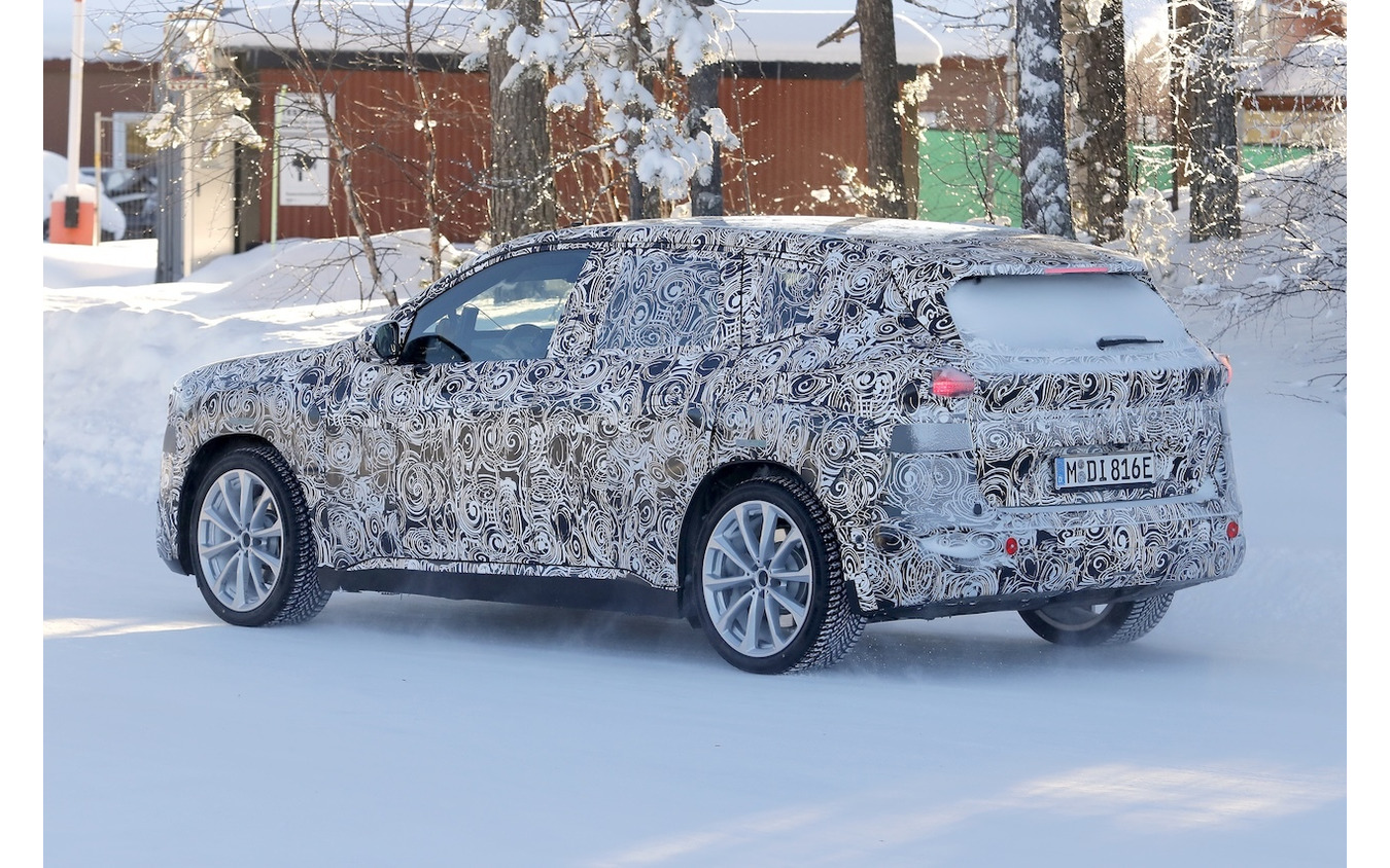 BMW iX1 次期型のプロトタイプ