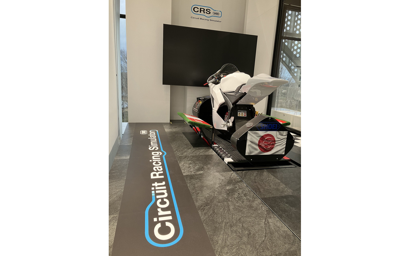 レーサー気分を体験できるCircuit Racing Simulator