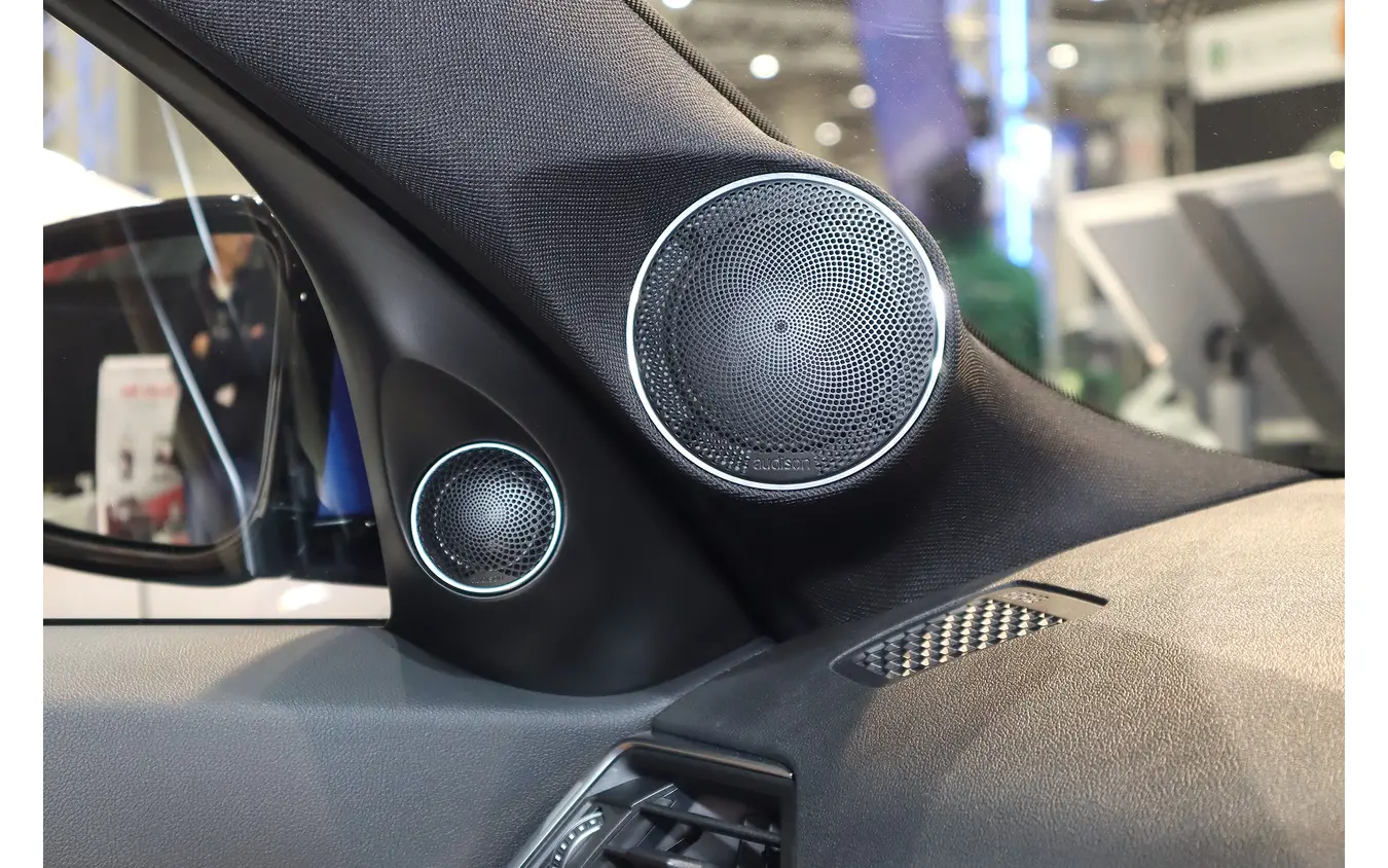 カーオーディオクラブ BMW 320i