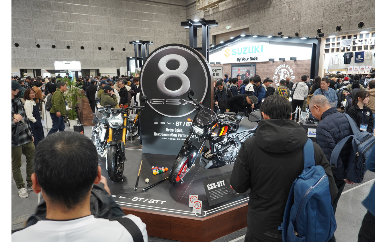 賑わうスズキブース（大阪モーターサイクルショー2026）