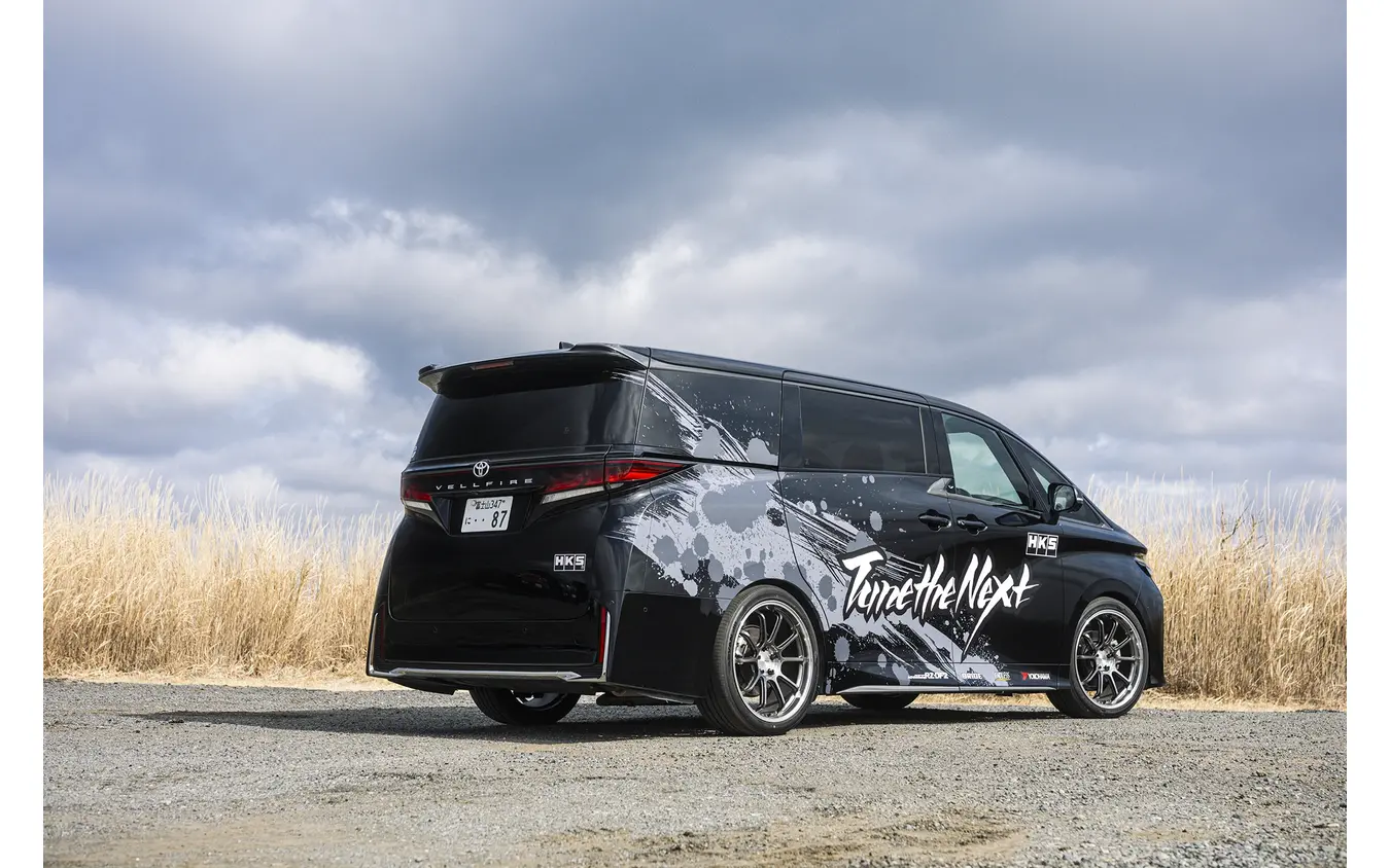 トヨタ ヴェルファイア　HKS「ハイパーマックスS」装着