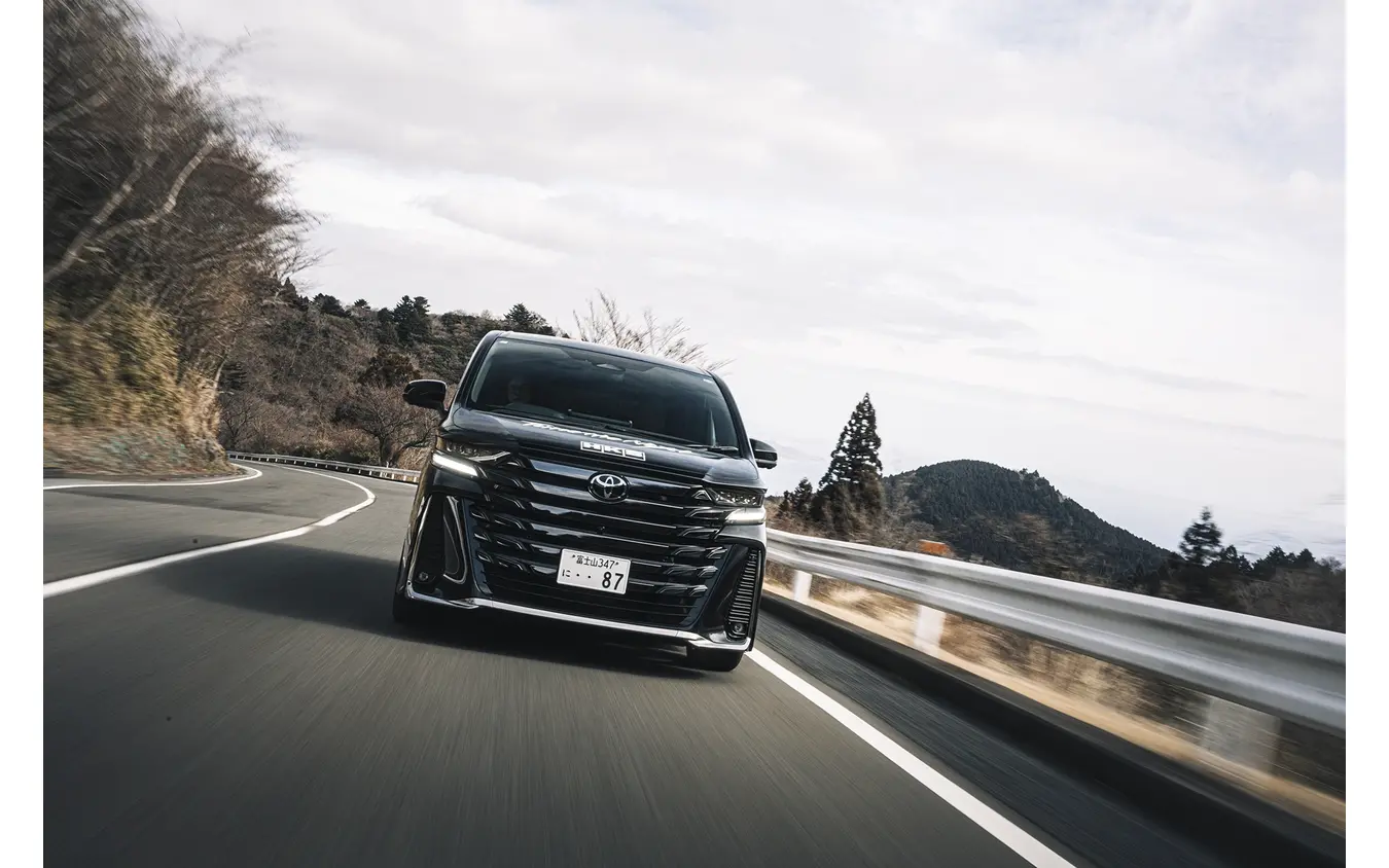 トヨタ ヴェルファイア　HKS「ハイパーマックスS」装着