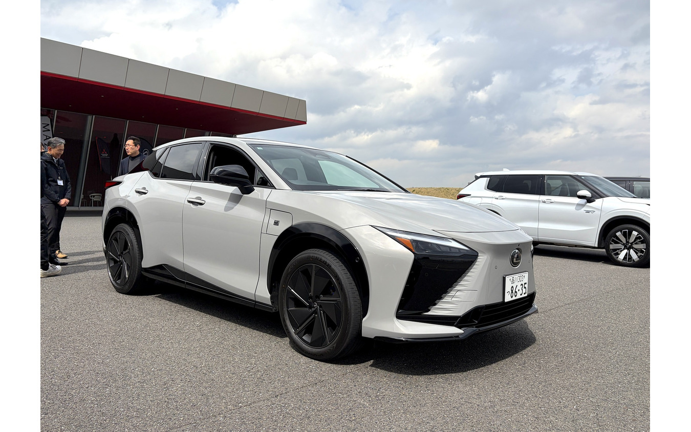 レクサス RZ550e "F SPORT"