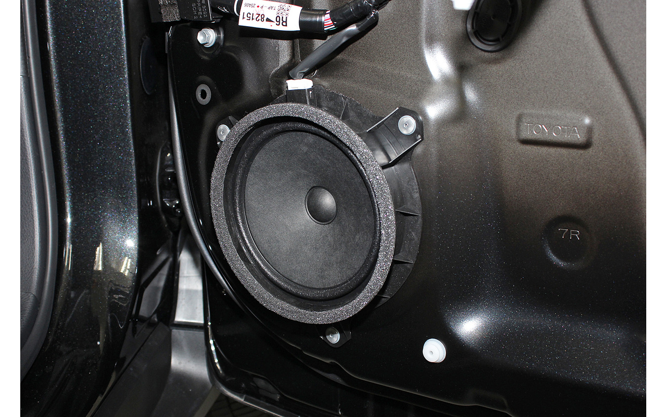 純正スピーカーの一例。