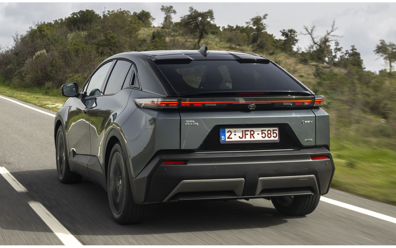 トヨタ『C-HR+』