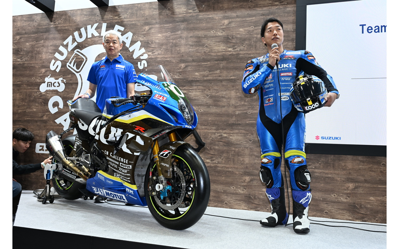 佐原伸一プロジェクトリーダーと津田拓也選手