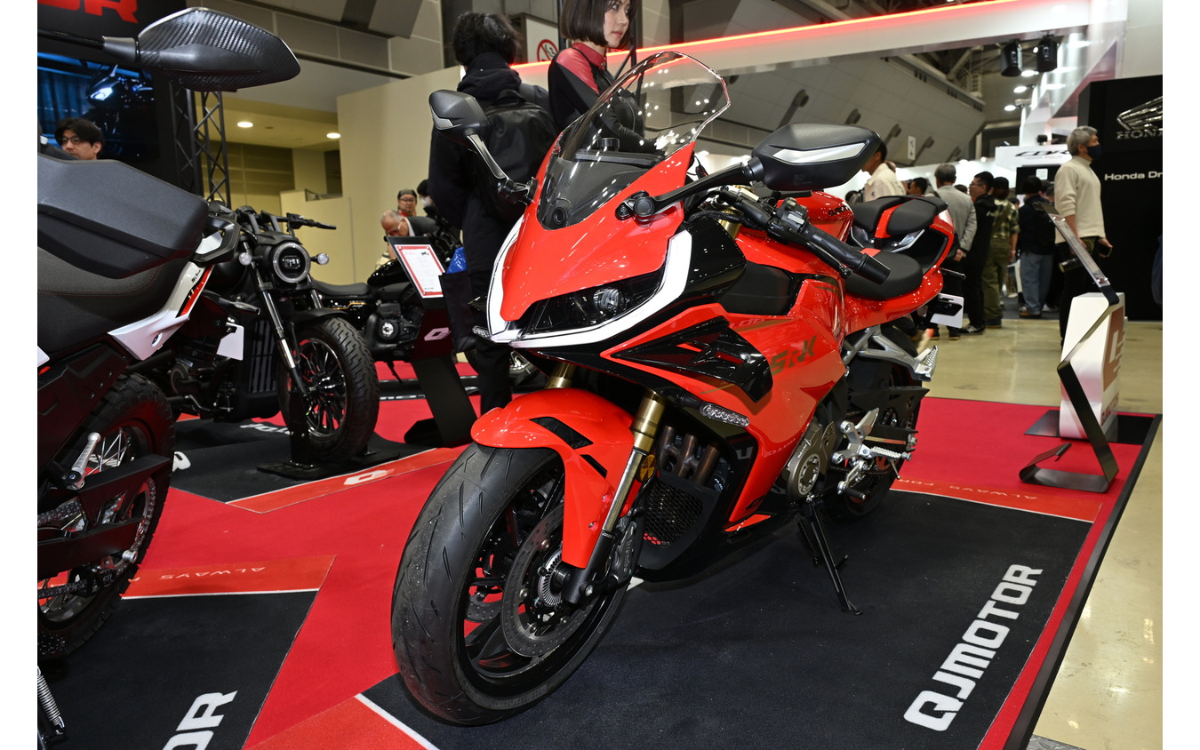 QJモーター SRK400RS（東京モーターサイクルショー2026）