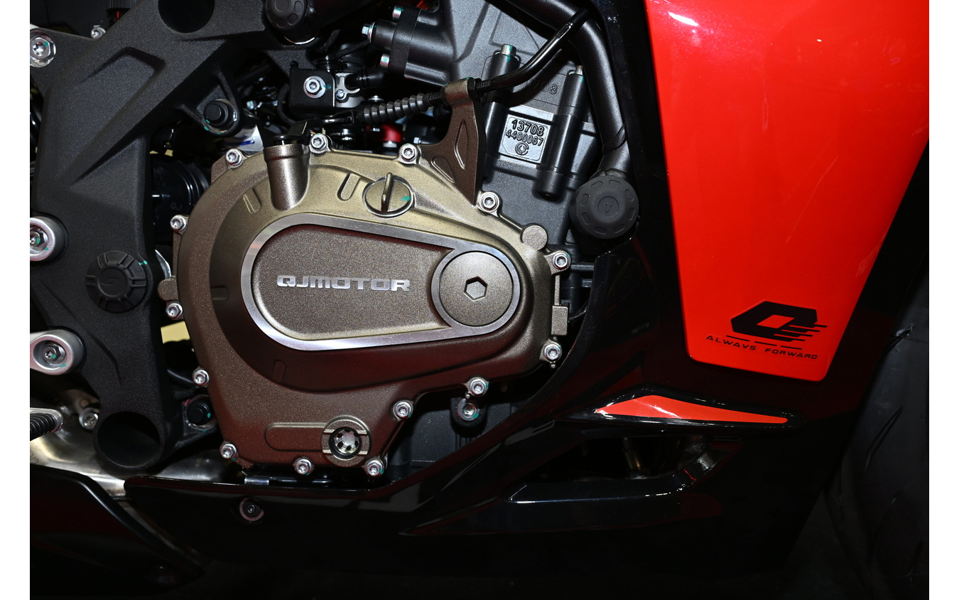 QJモーター SRK400RS（東京モーターサイクルショー2026）